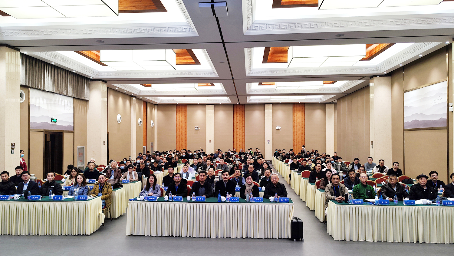 1701320904814250.jpg 湖南等代表+全体合影3.jpg