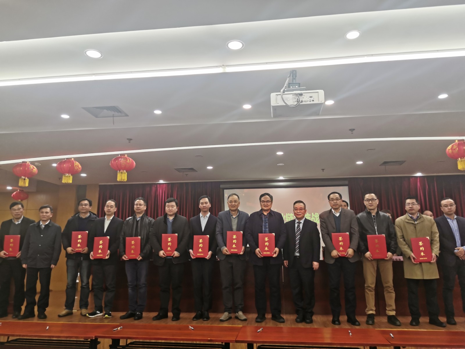 1608685781208857.jpg 图3. 鸿雁等企业与浙江省工业和信息化研究院共同签署战略合作协议.jpg