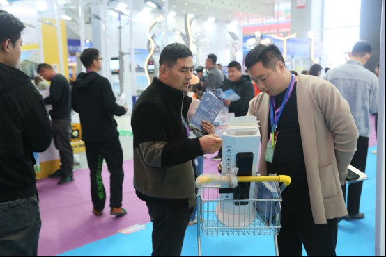 1682390621672353.jpg 展览会3.jpg