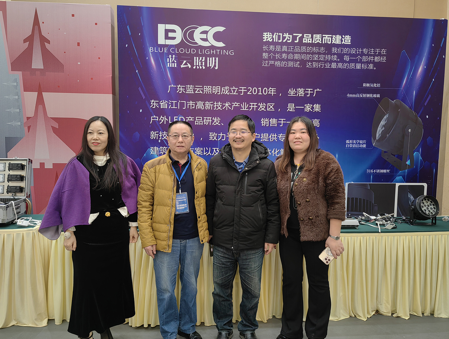1701321875112633.jpg 蓝云.jpg